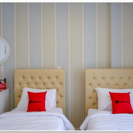 Reddoorz Plus @ Madukoro Raya Semarang Exteriér fotografie