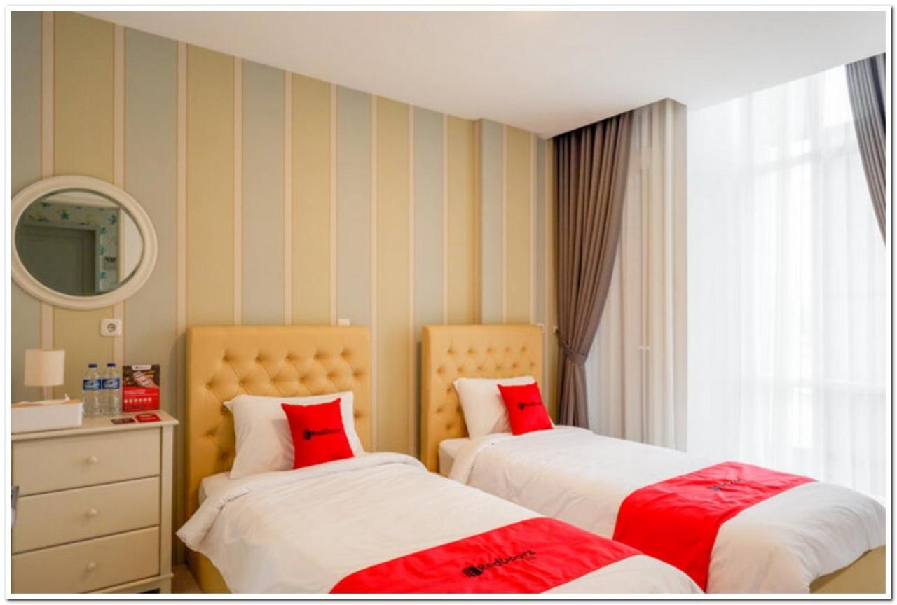 Reddoorz Plus @ Madukoro Raya Semarang Exteriér fotografie