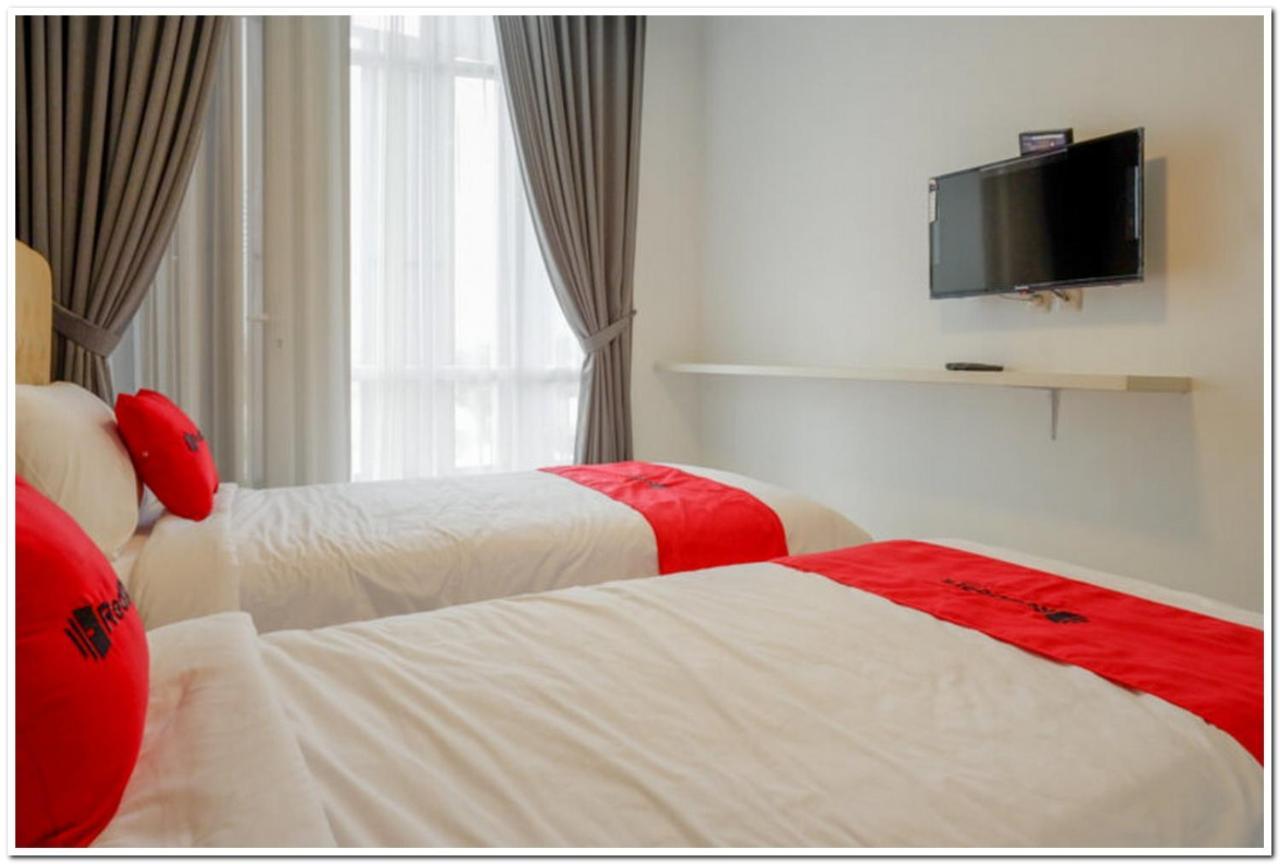 Reddoorz Plus @ Madukoro Raya Semarang Exteriér fotografie
