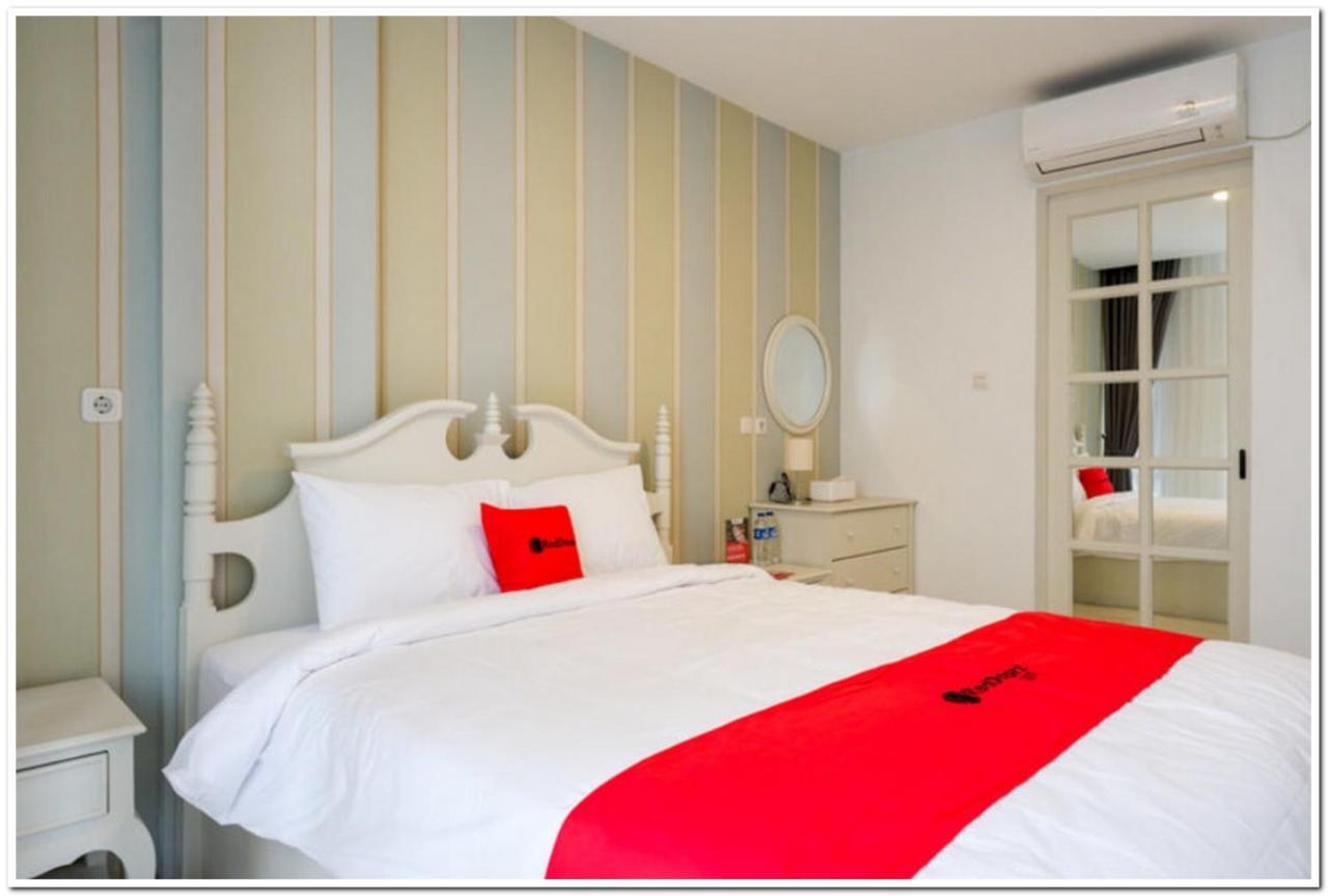 Reddoorz Plus @ Madukoro Raya Semarang Exteriér fotografie