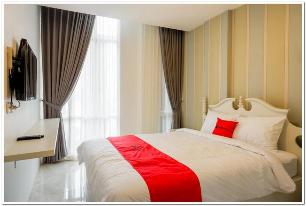 Reddoorz Plus @ Madukoro Raya Semarang Exteriér fotografie