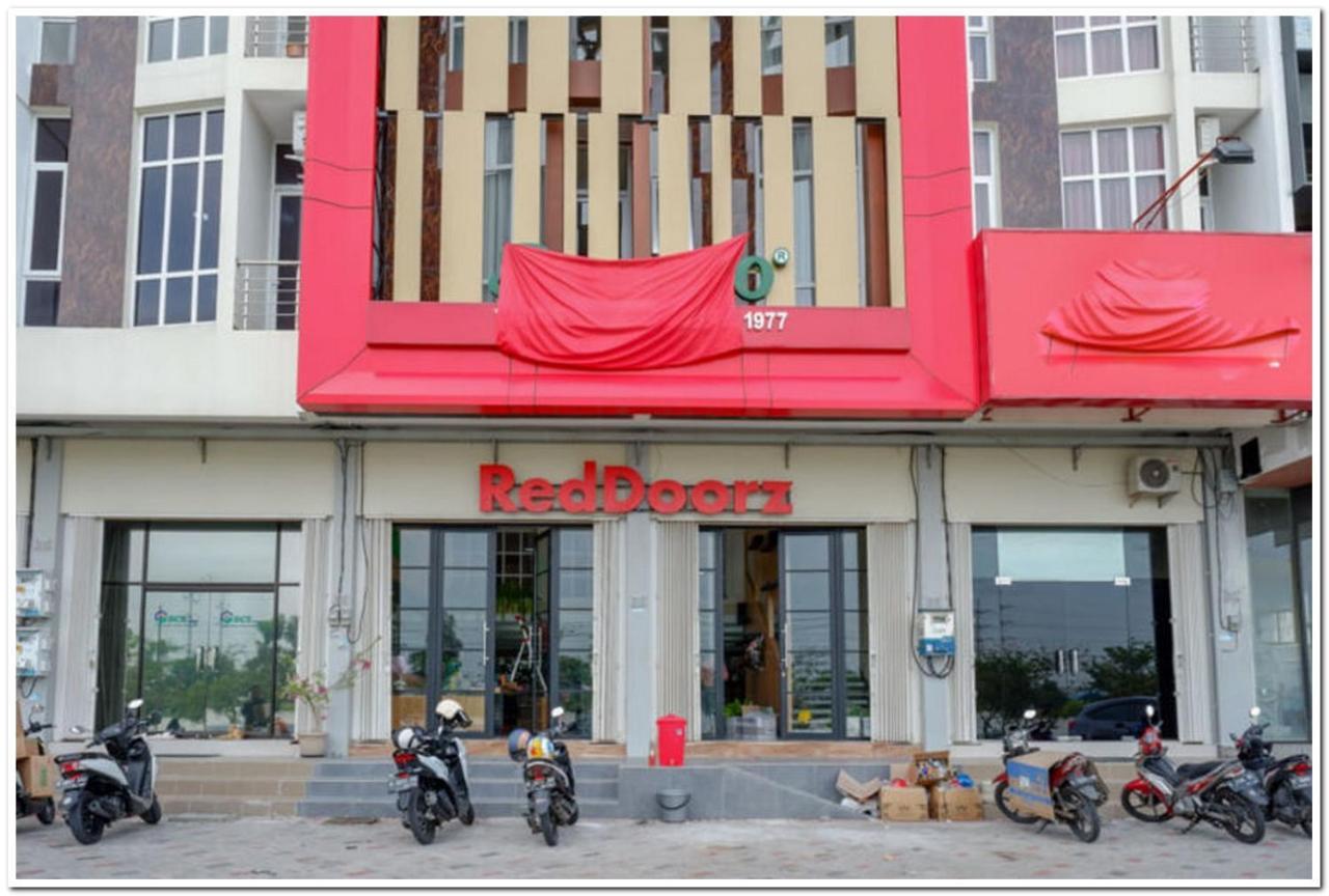 Reddoorz Plus @ Madukoro Raya Semarang Exteriér fotografie