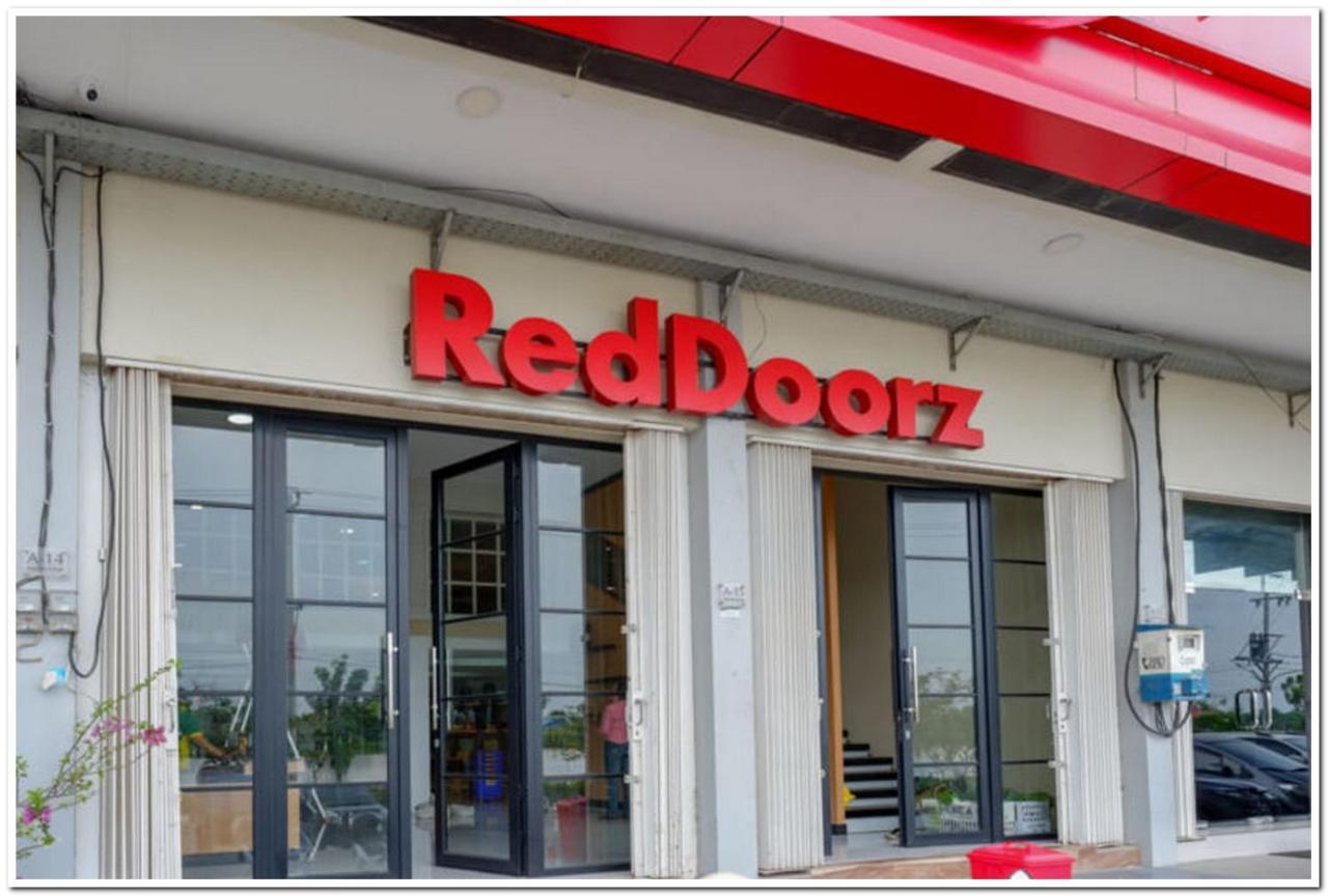 Reddoorz Plus @ Madukoro Raya Semarang Exteriér fotografie