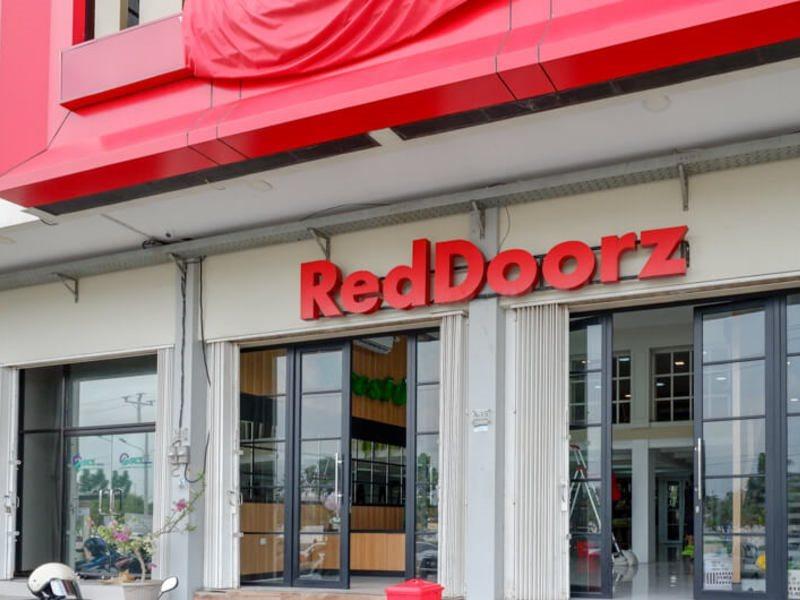 Reddoorz Plus @ Madukoro Raya Semarang Exteriér fotografie