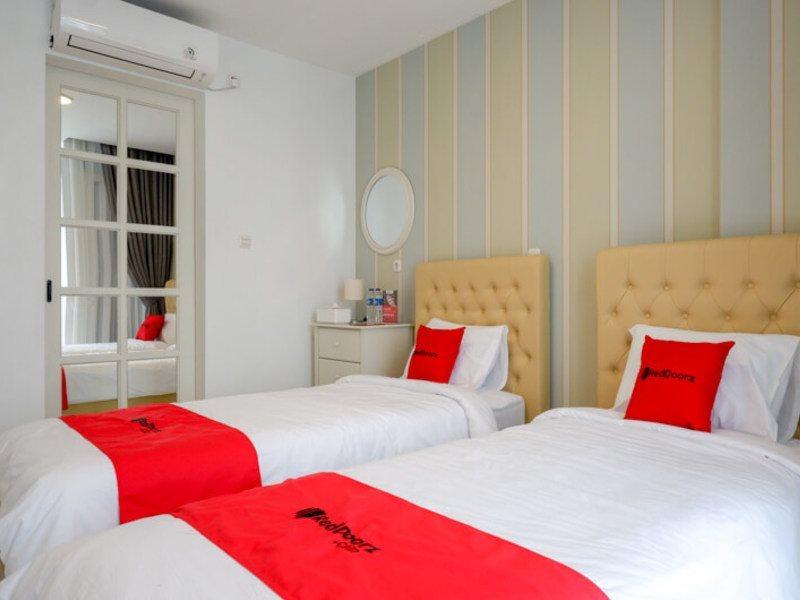 Reddoorz Plus @ Madukoro Raya Semarang Exteriér fotografie